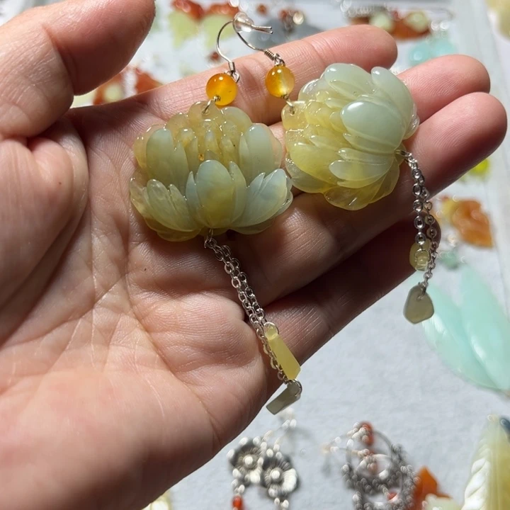 蛇纹石玉合金耳饰