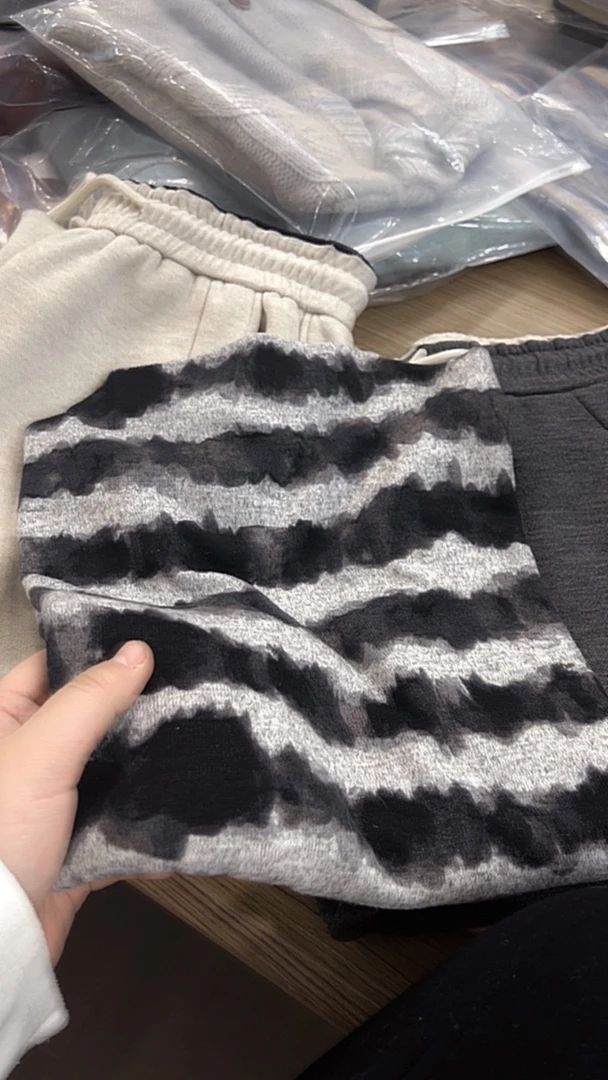 水墨拼色条纹复古打底衫 衣长56 胸围46 JH05