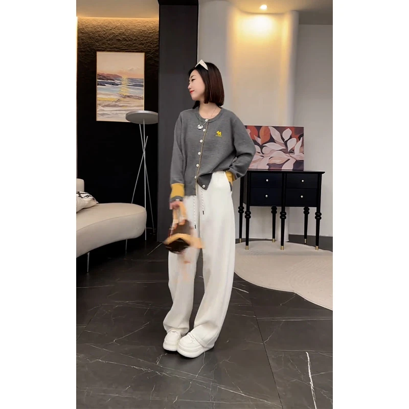 初秋休闲气质一整套设计感圆领拼色针织长袖开衫宽松卫裤两件套