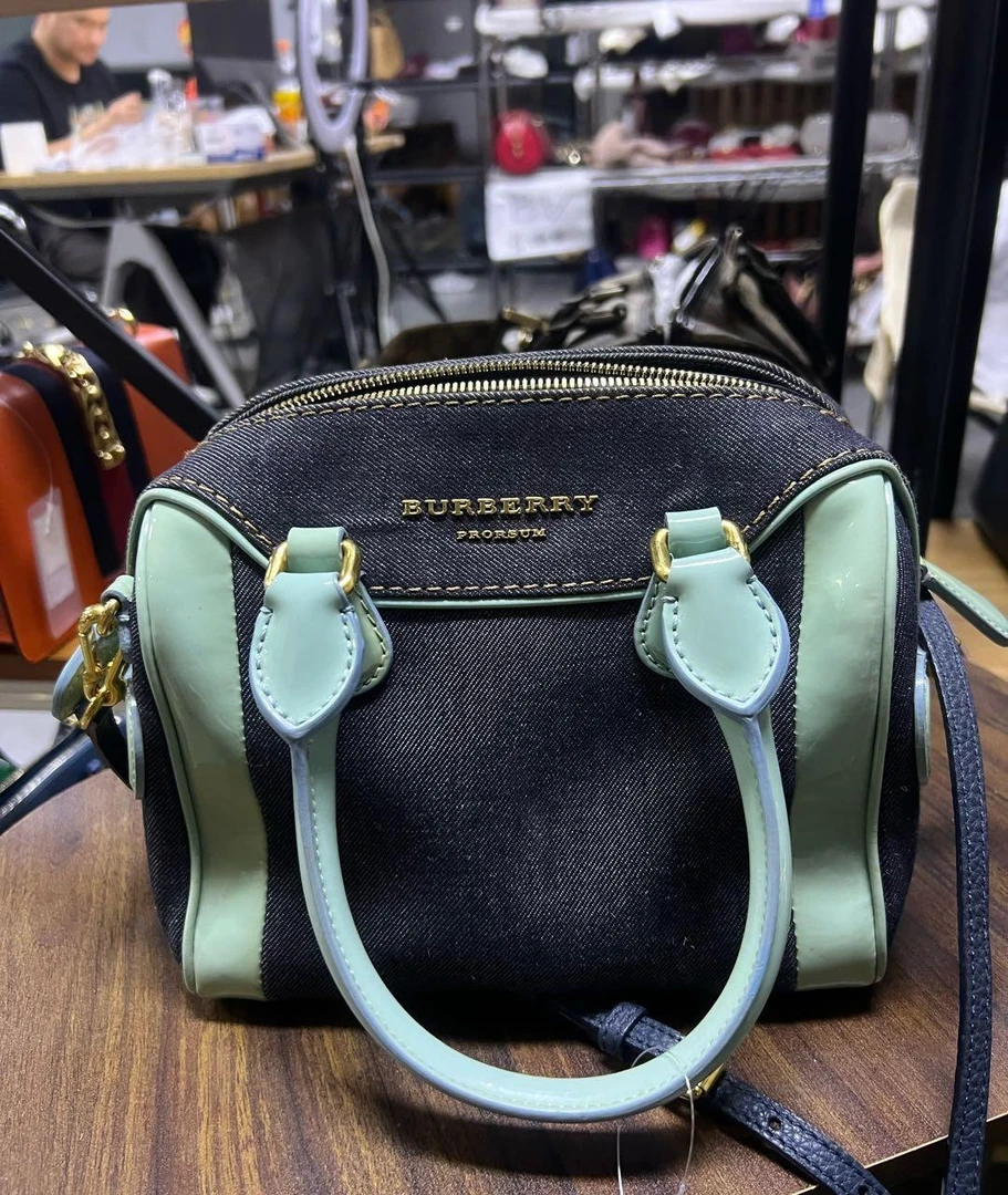 95新 Burberry斜挎包 20045