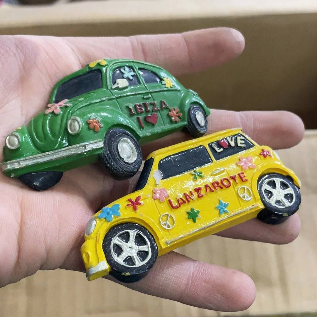 摆件   磕碰。 瑕疵。