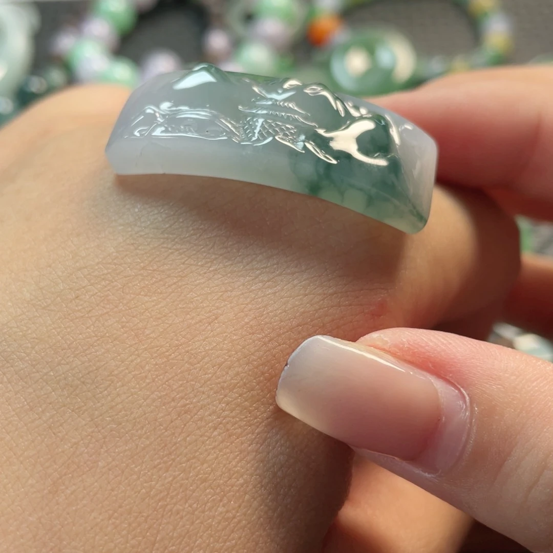 翡翠挂件未镶嵌    翡翠