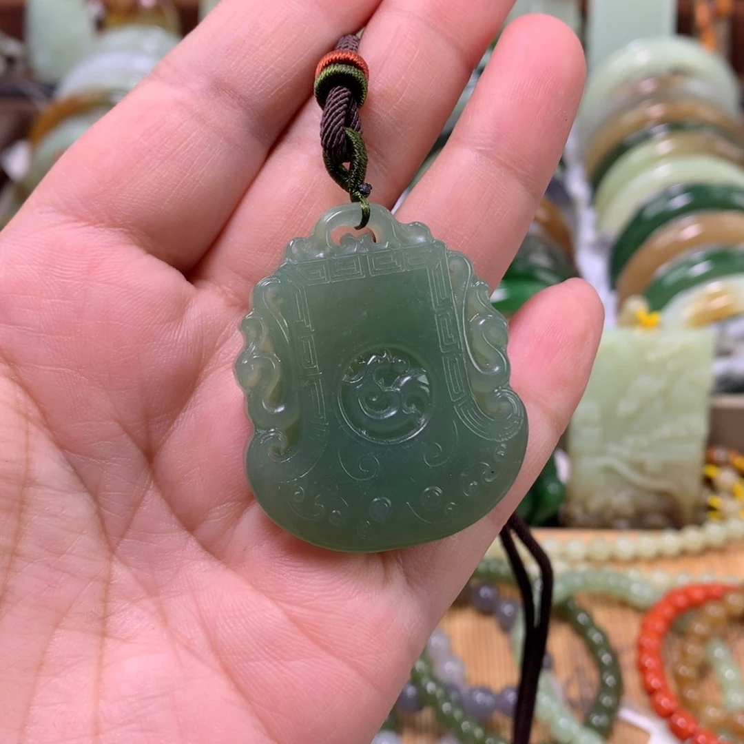岫玉未镶嵌颈饰～福在眼前