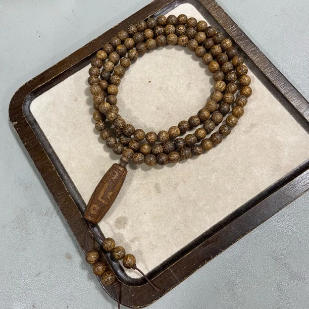 W852黑油檀香木卡0.8配饰款多圈手串