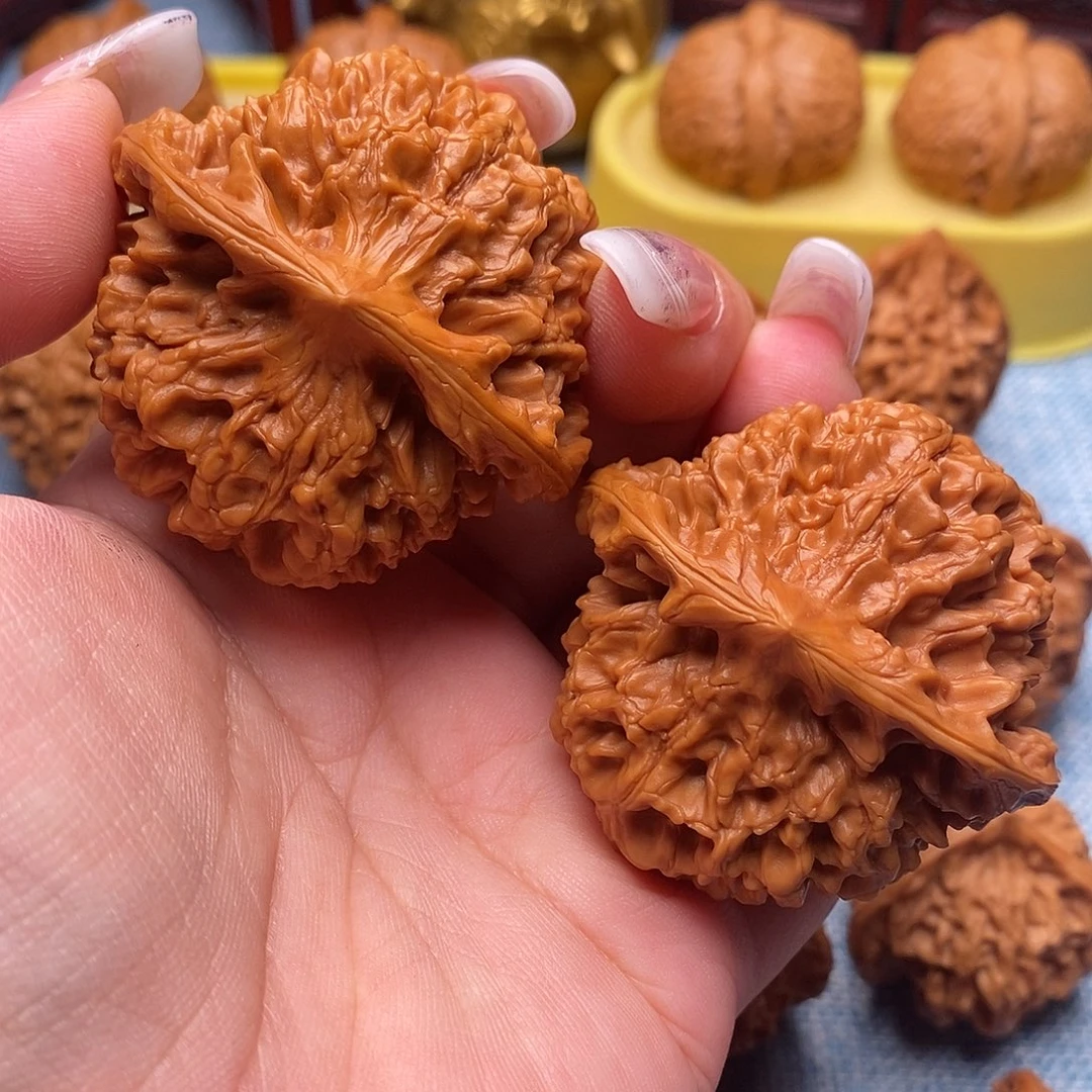 文玩核桃把件精品红皮官帽50尺