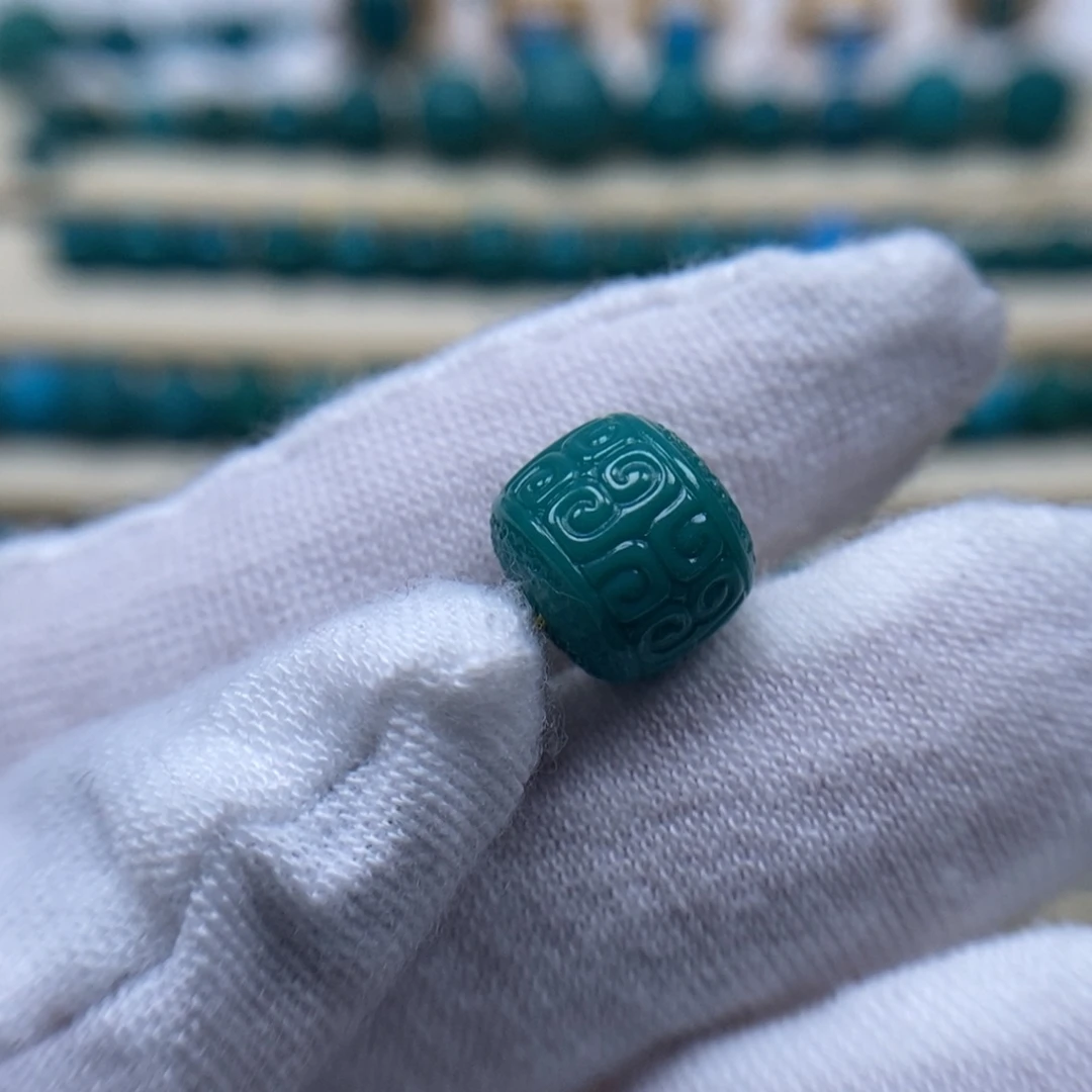 让***人绿松石未镶嵌珠宝奇石