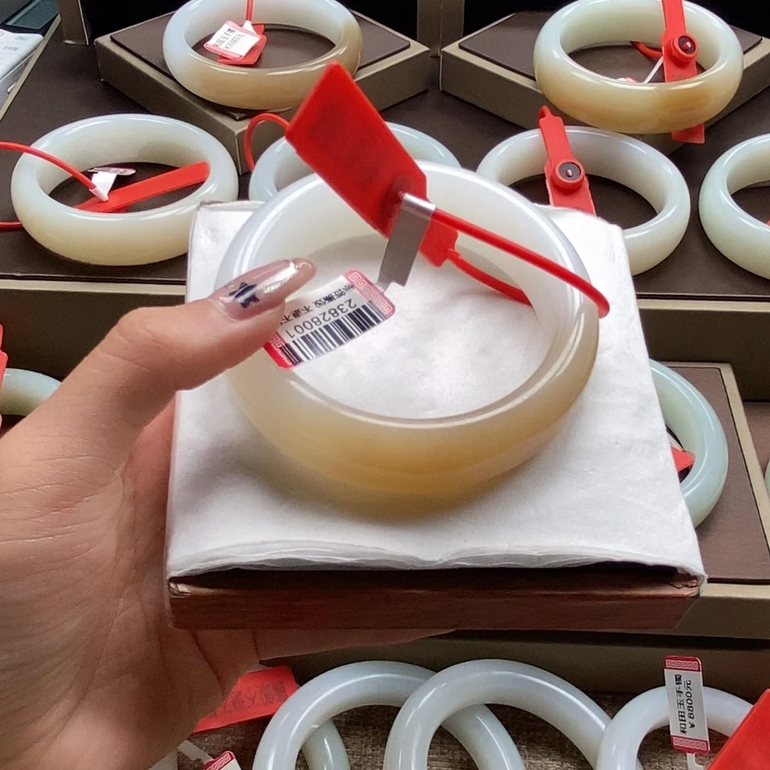 未镶嵌手镯和田玉鑫*