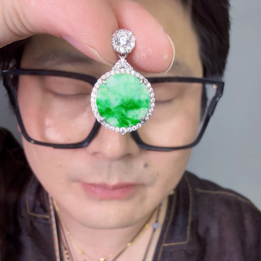颈饰未镶嵌翡翠一件