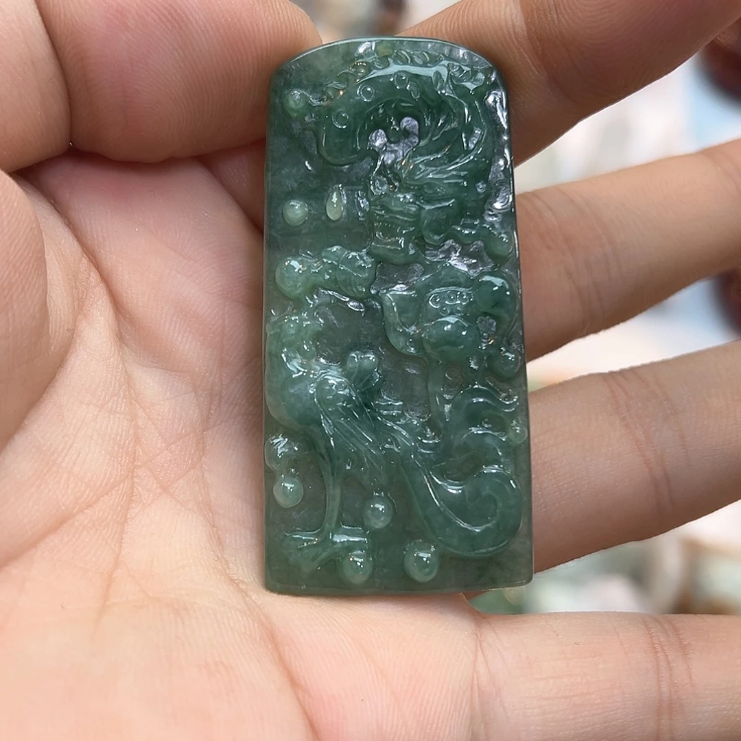 翡翠未镶嵌颈饰挂件