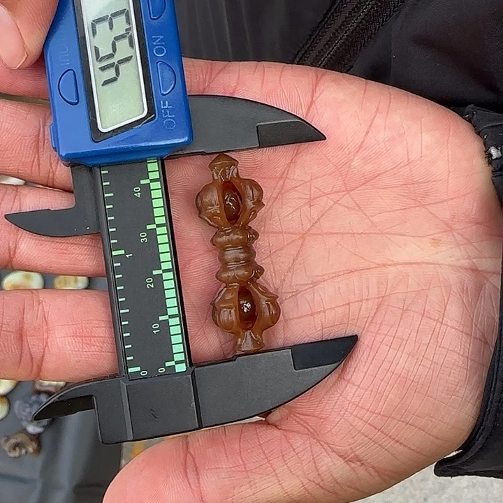 和田玉颈饰未镶嵌定制