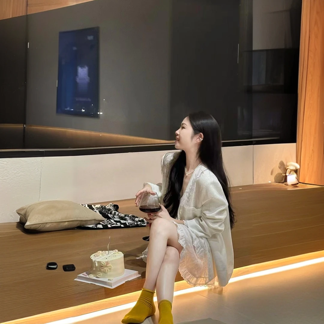 2025早春新款今年流行爆款小香风高级感白色蕾丝西装外套百搭半裙