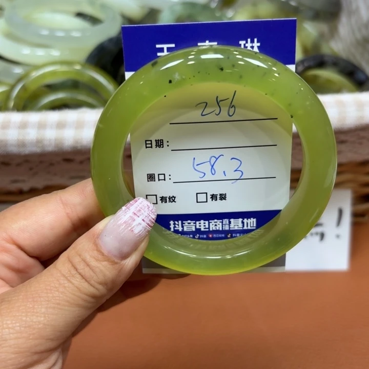 未镶嵌岫玉手镯天然