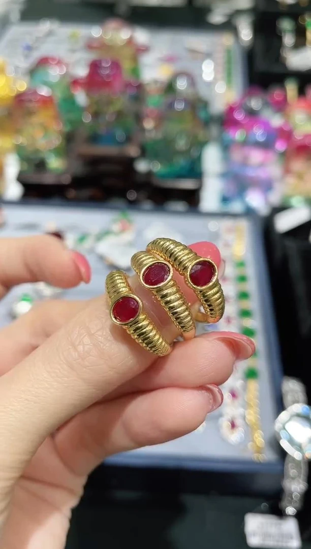 18K金镶嵌天然红宝石戒指 多样性发其一