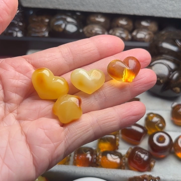 琥珀未镶嵌颈饰蜜蜡