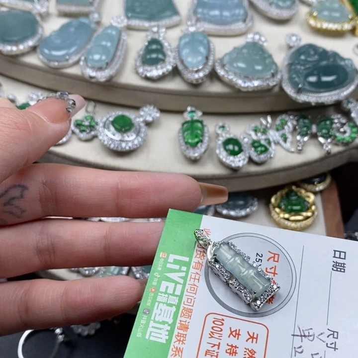 翡翠颈饰未镶嵌翡翠