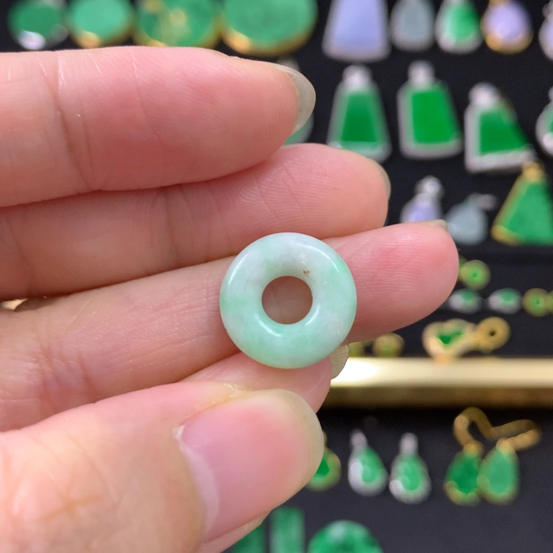 翡翠未镶嵌吊坠(不含链)有纹裂