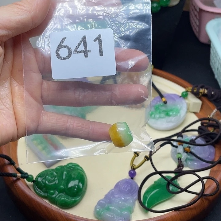 吊坠(赠链)未镶嵌翡翠