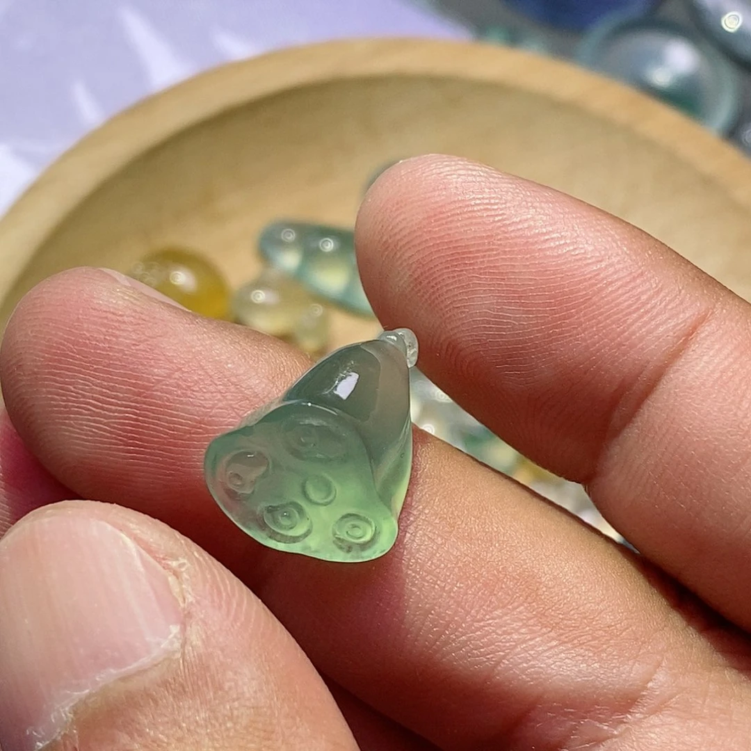 翡翠颈饰未镶嵌萱翡翠