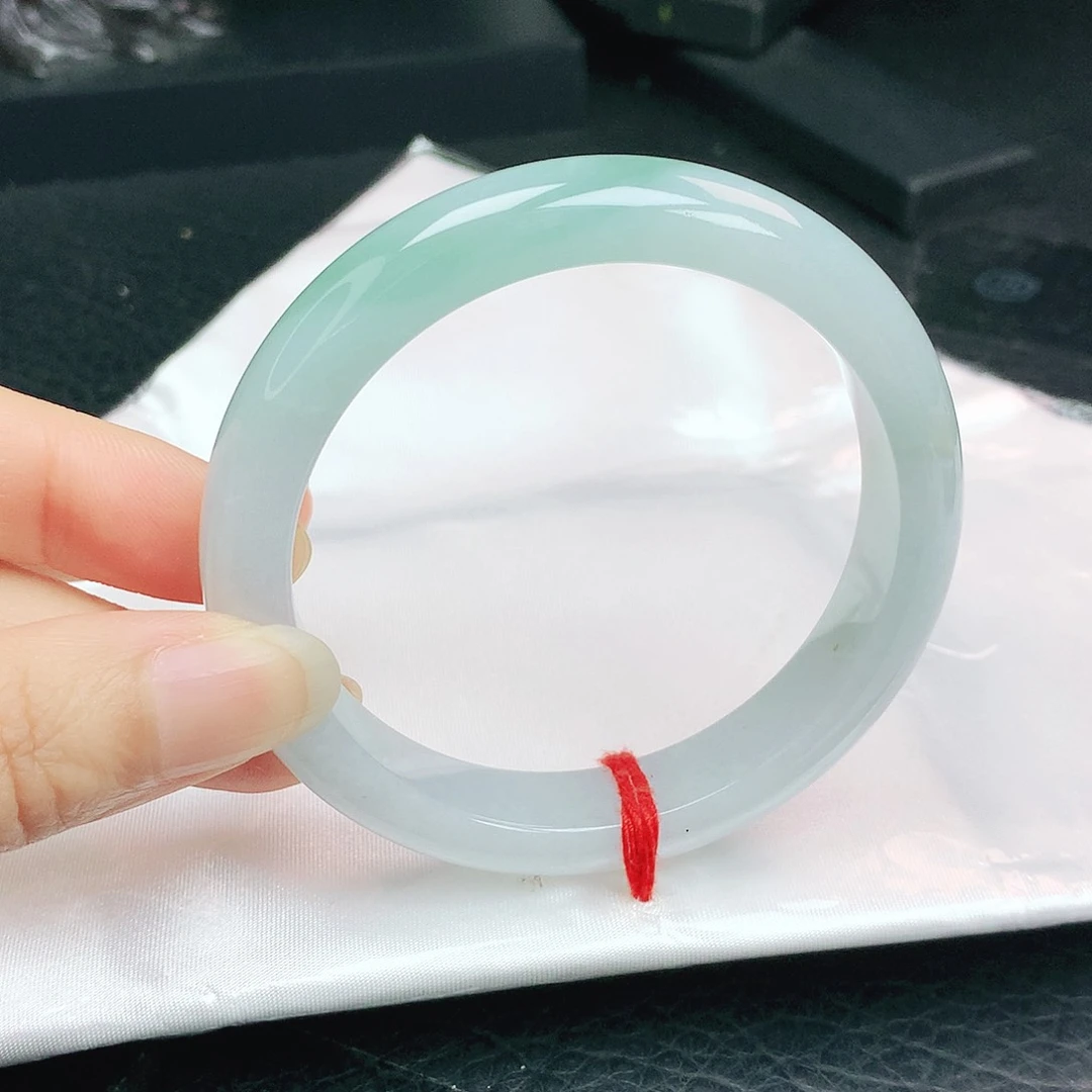 翡翠手镯未镶嵌正