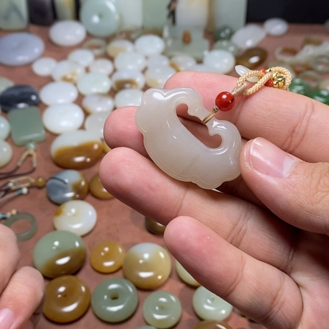 和田玉吊坠(不含链)未镶嵌清***光