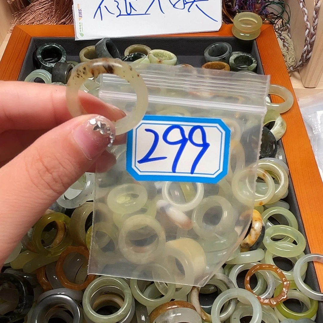 山***瑰未镶嵌蛇纹石玉珠宝奇石
