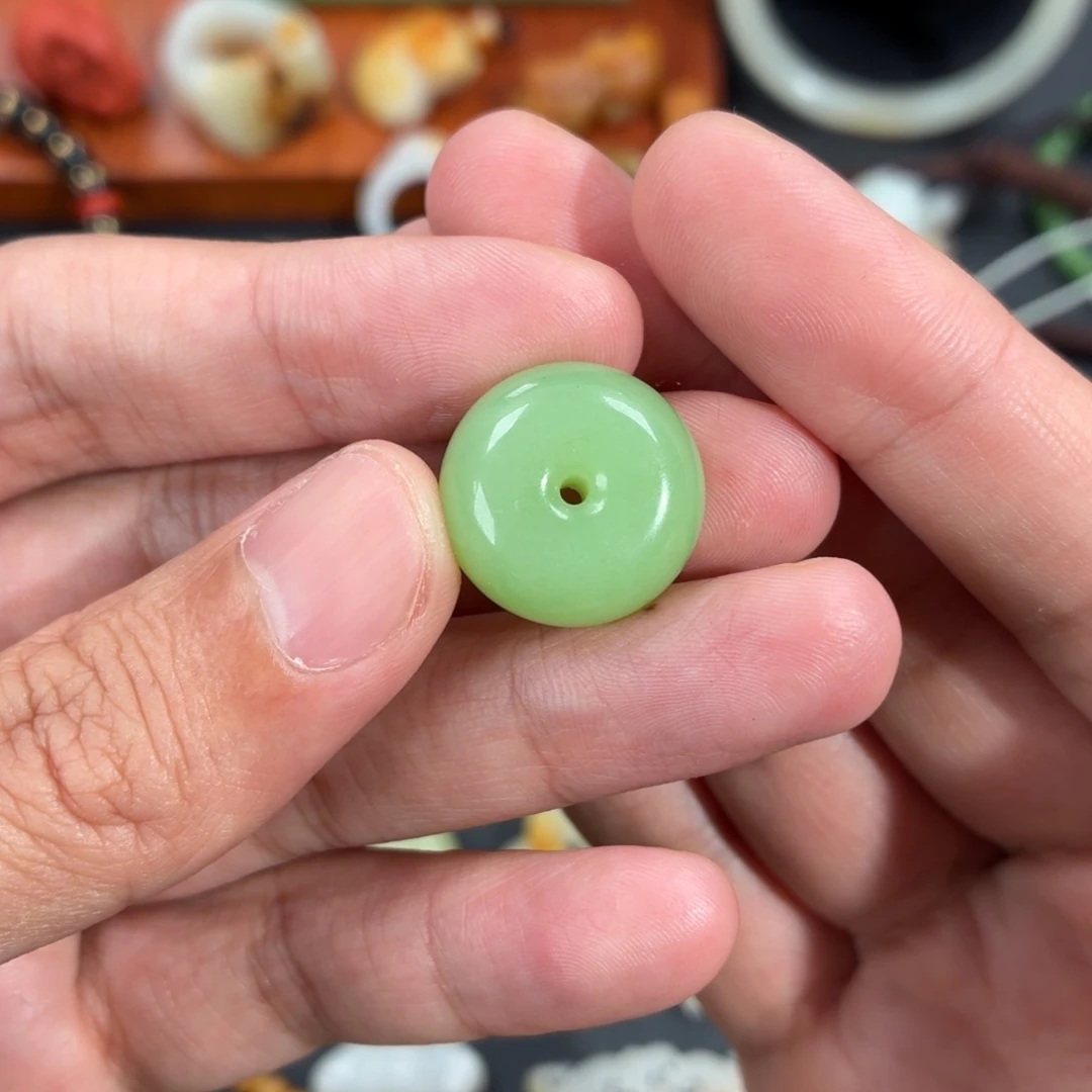 如***时和田玉未镶嵌颈饰