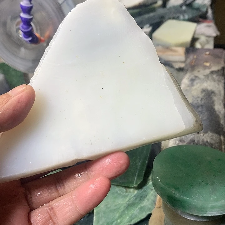 颈饰未镶嵌和田玉（糖玉）