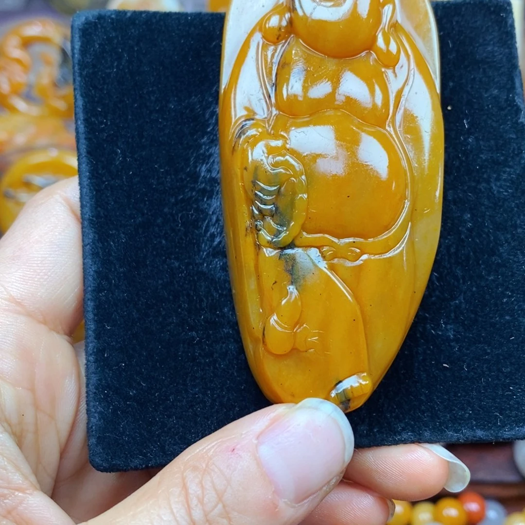 未镶嵌石英质玉（黄龙玉）颈饰