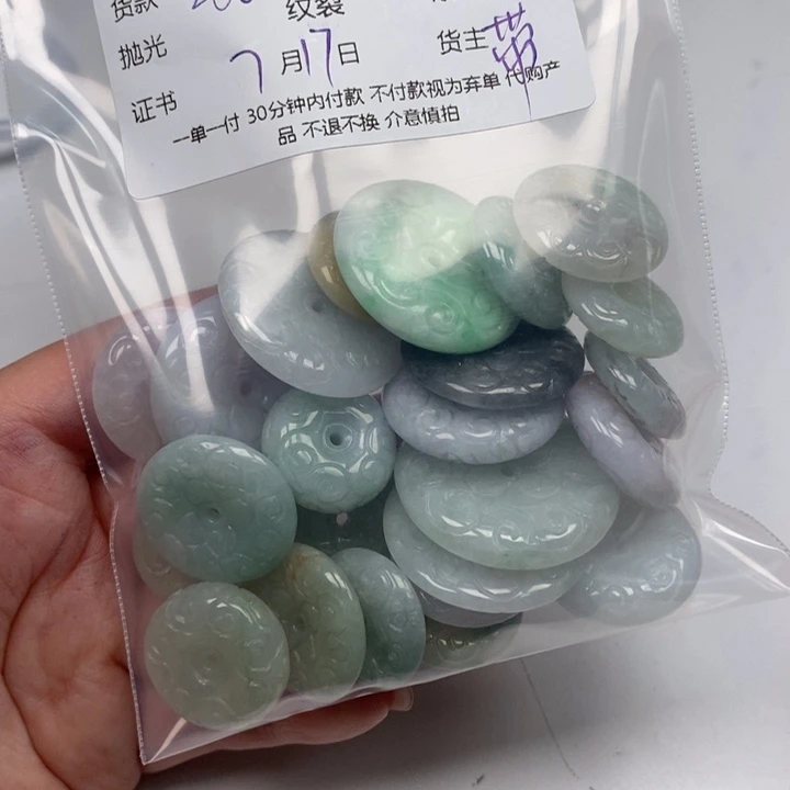 翡翠未镶嵌颈饰潇****6天然翡翠