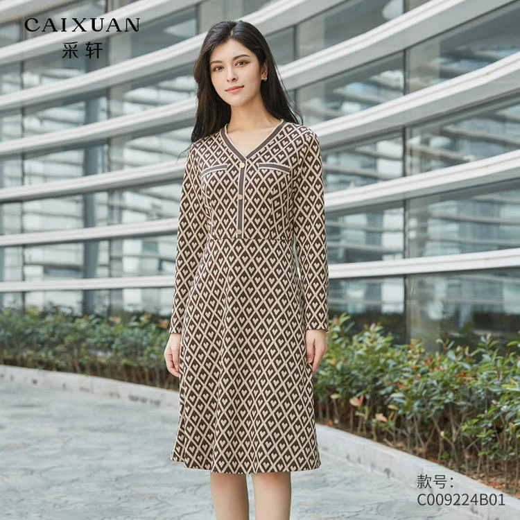 C009224B01CAIXUAN采轩小香风爱心V领长袖收腰中长款连衣裙