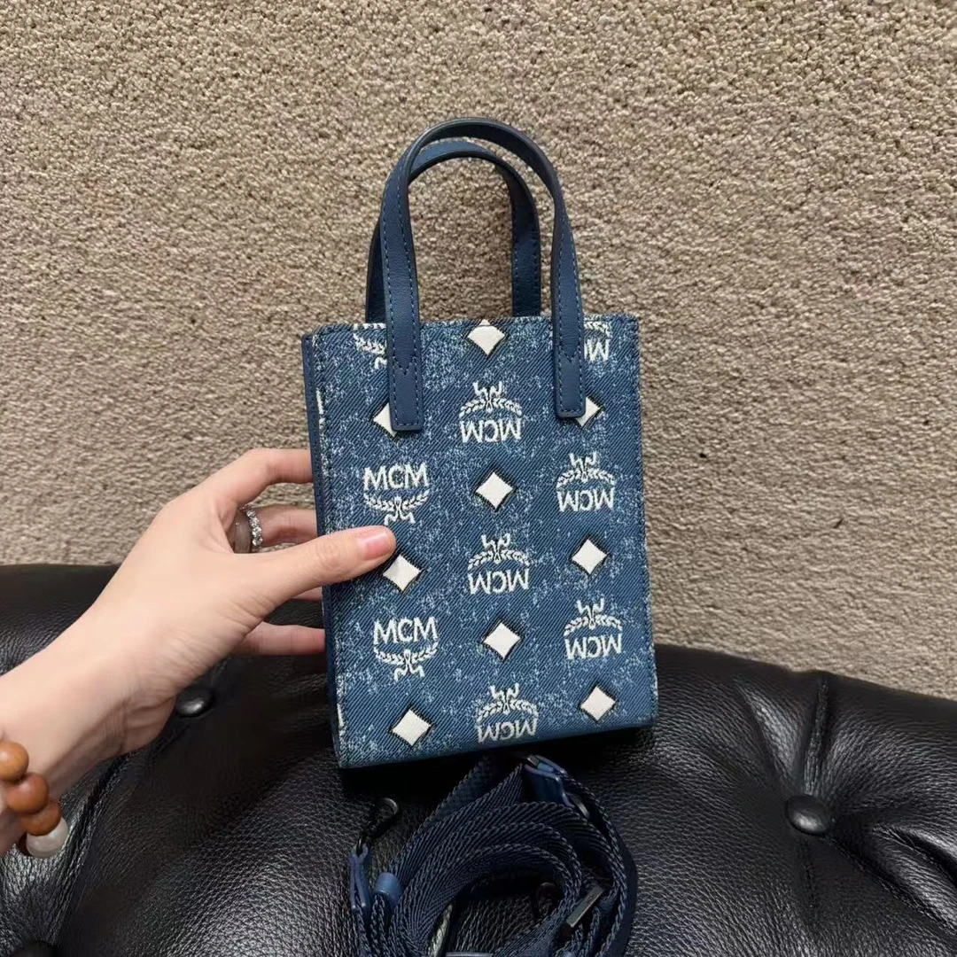 99新 MCM Mcm 蓝色丹宁 竖版老花琴谱包