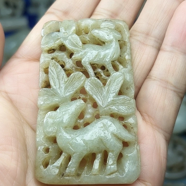 颈饰未镶嵌和田玉（青白玉）