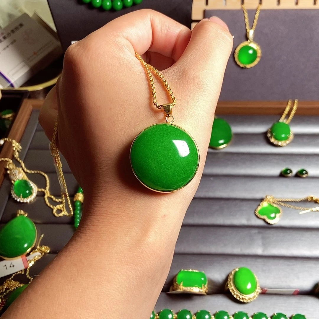 颈饰18K金镶嵌翡翠51