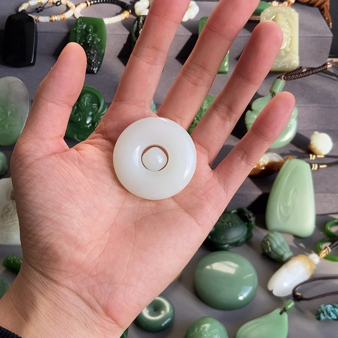 和田玉未镶嵌颈饰山料平安扣