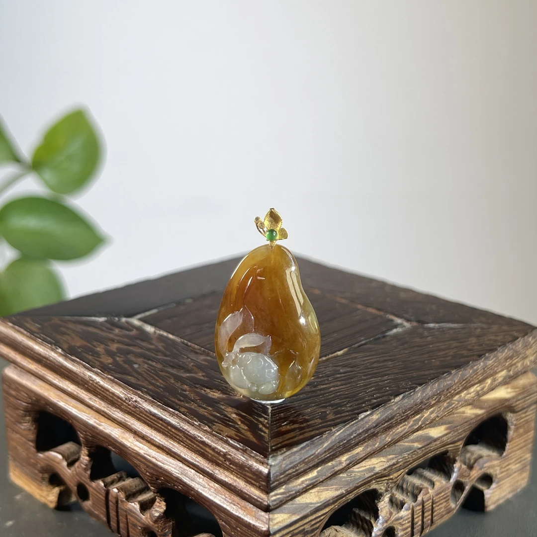 JGB09-100  天然缅甸A货翡翠  18K扣头年年有余