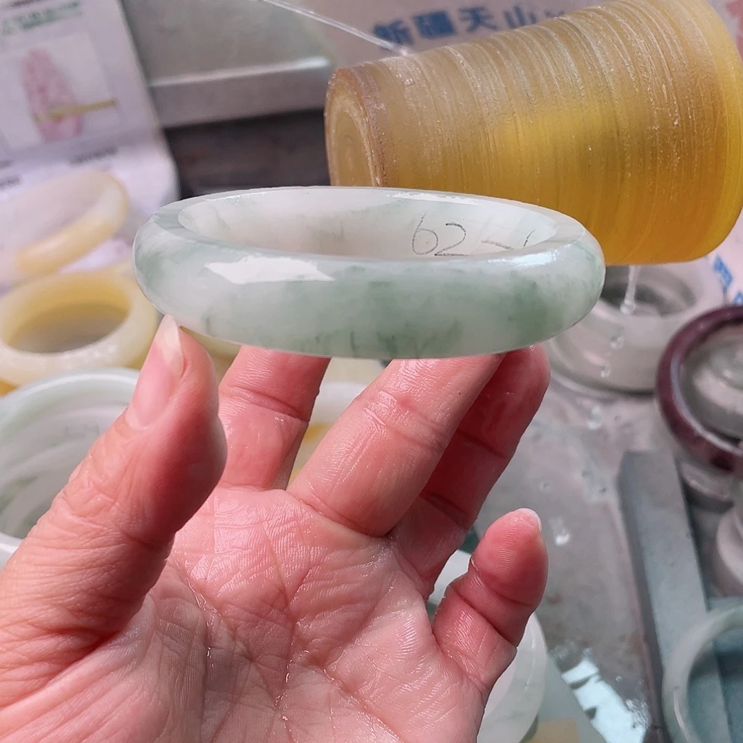 秋***雨定制石英质玉（天山翠）