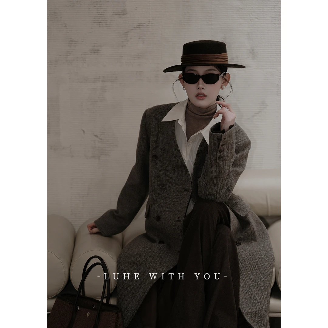 LUHE【巴黎回忆录】hehe私服~绵羊毛人字纹V领长款大衣