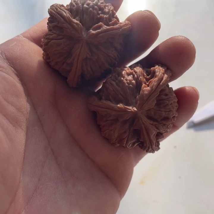 文玩核桃吊坠三棱