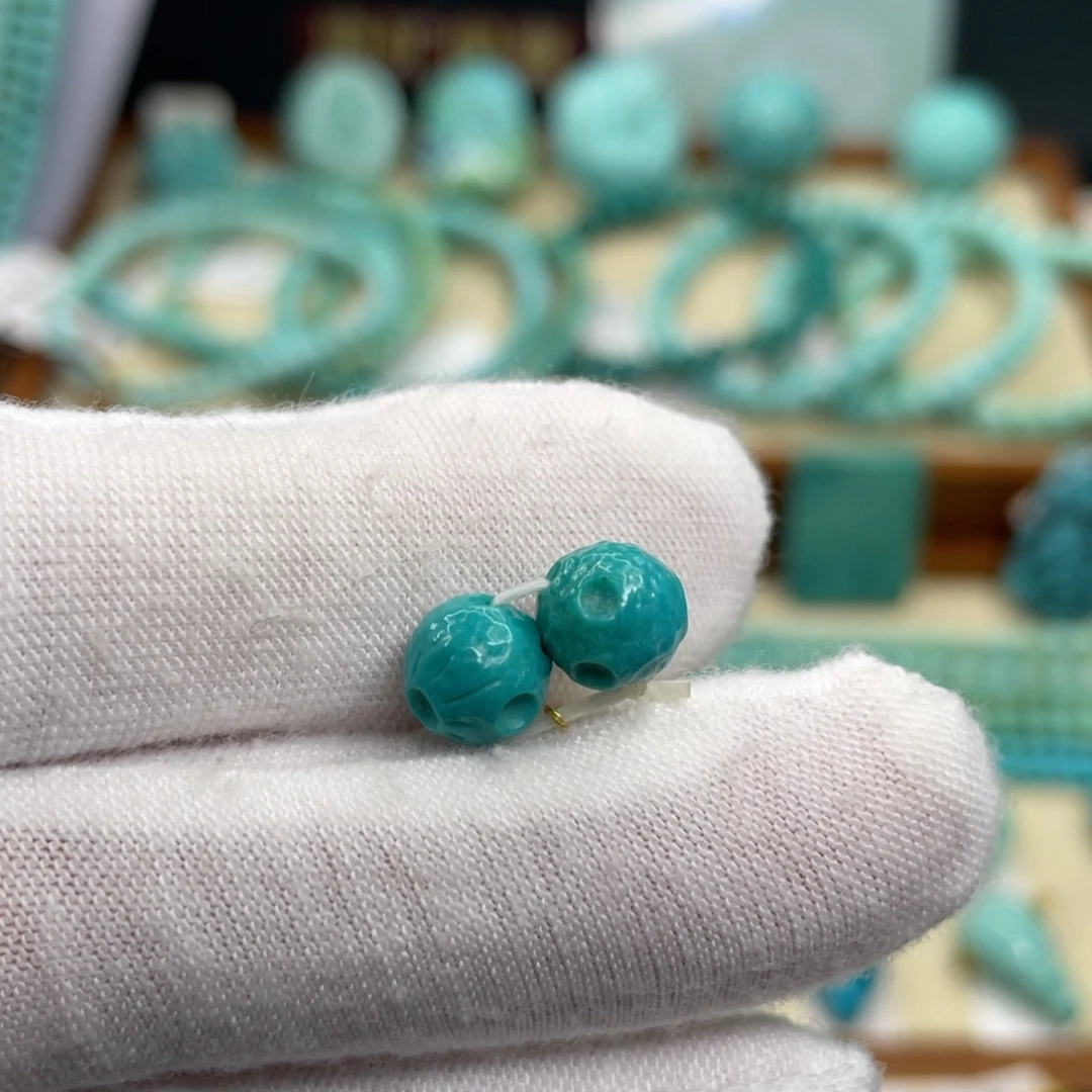 绿松石未镶嵌颈饰