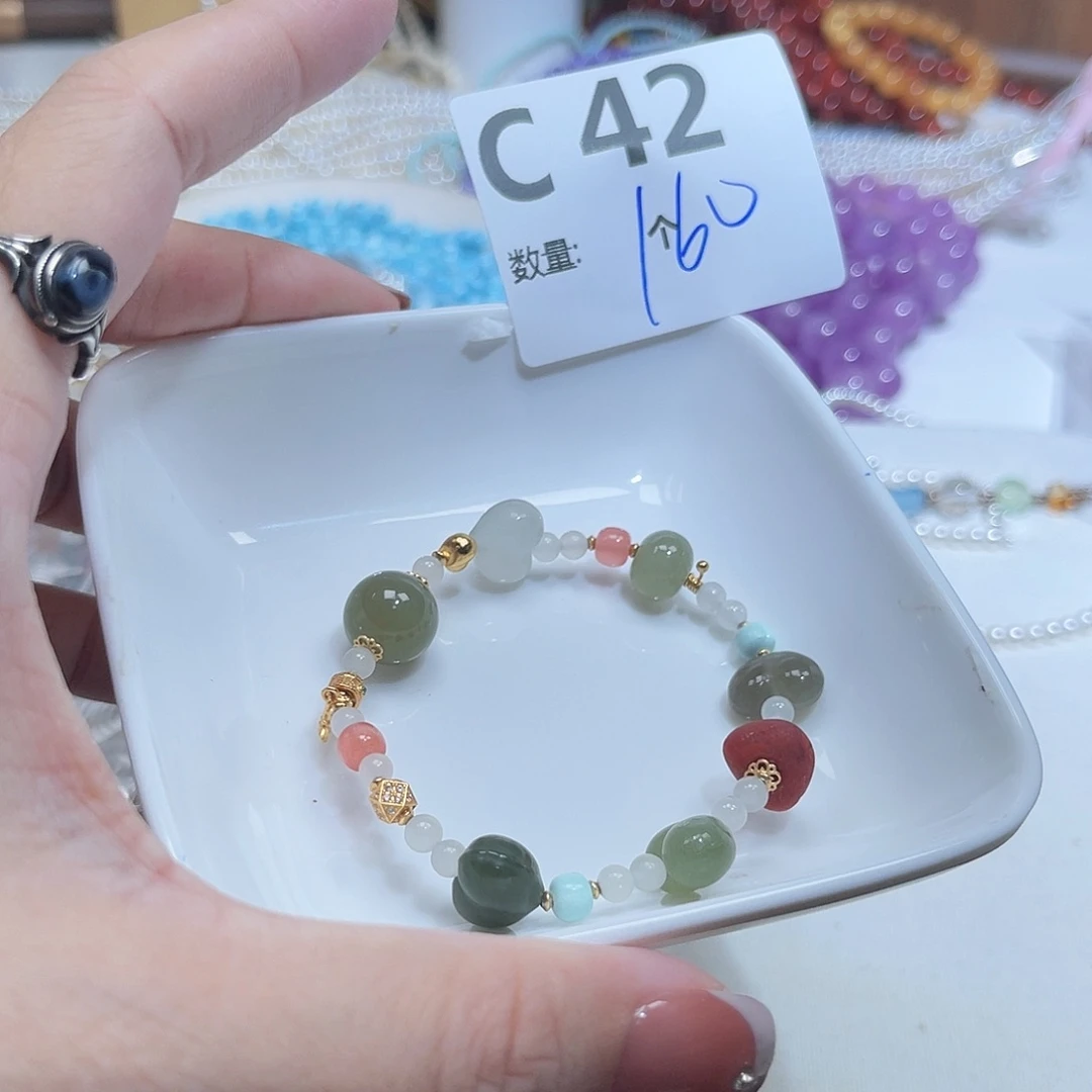 乐****水晶未镶嵌珠宝半成品C42。