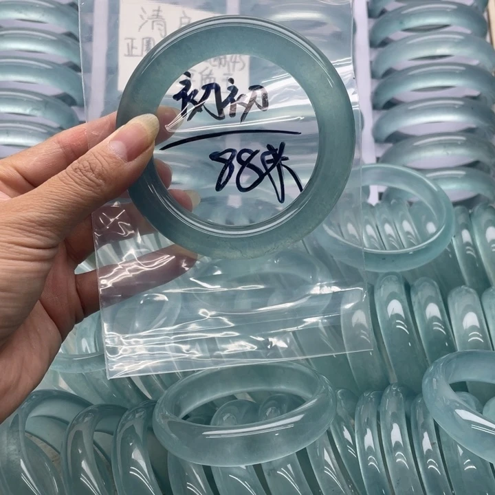 *****石英质玉未镶嵌手镯