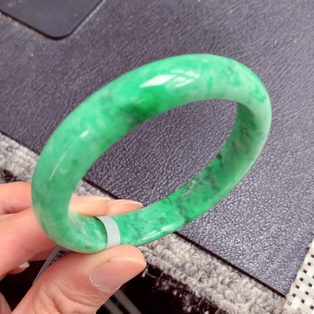 翡翠手镯未镶嵌缅甸