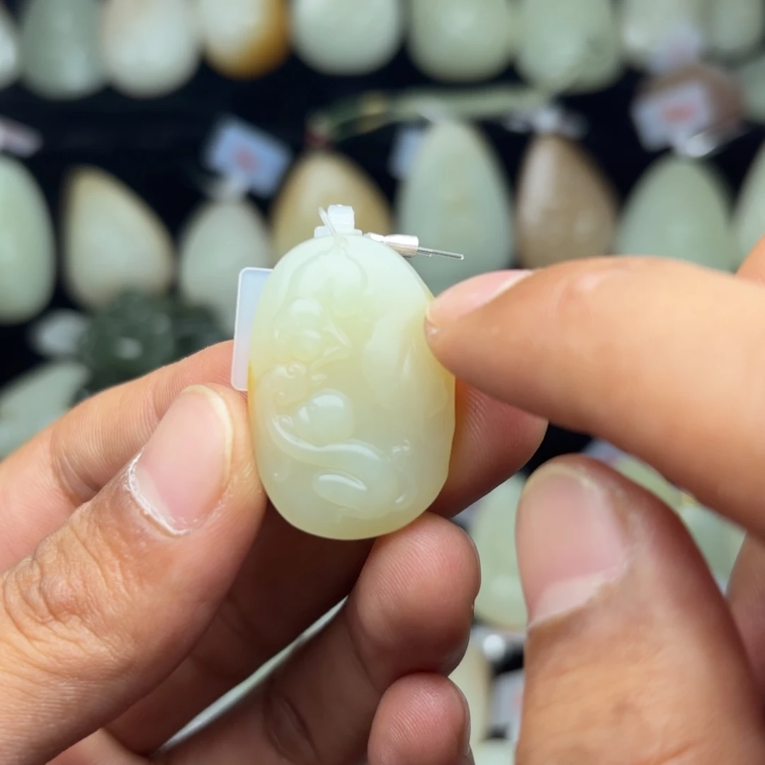 和田玉未镶嵌吊坠(不含链)