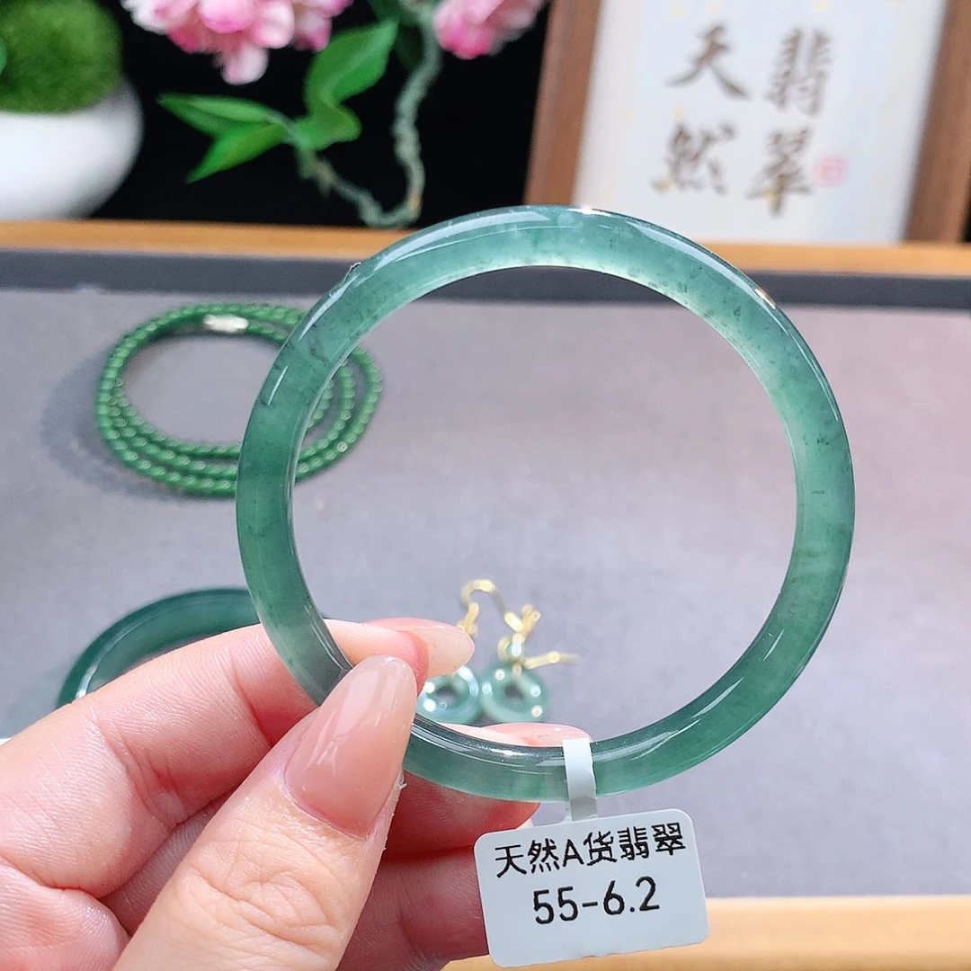 未镶嵌手镯（圆镯）翡翠
