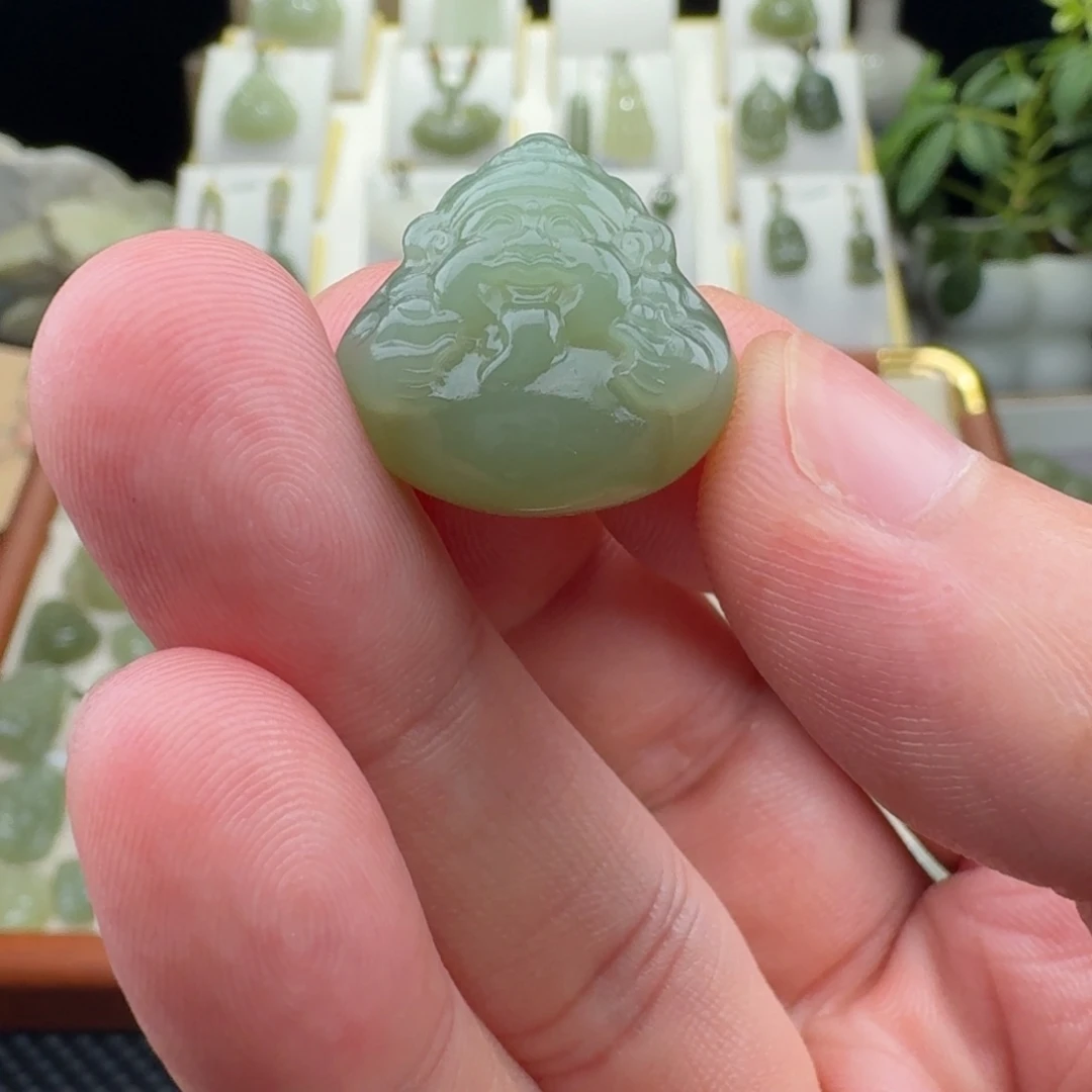 天***空颈饰未镶嵌和田玉