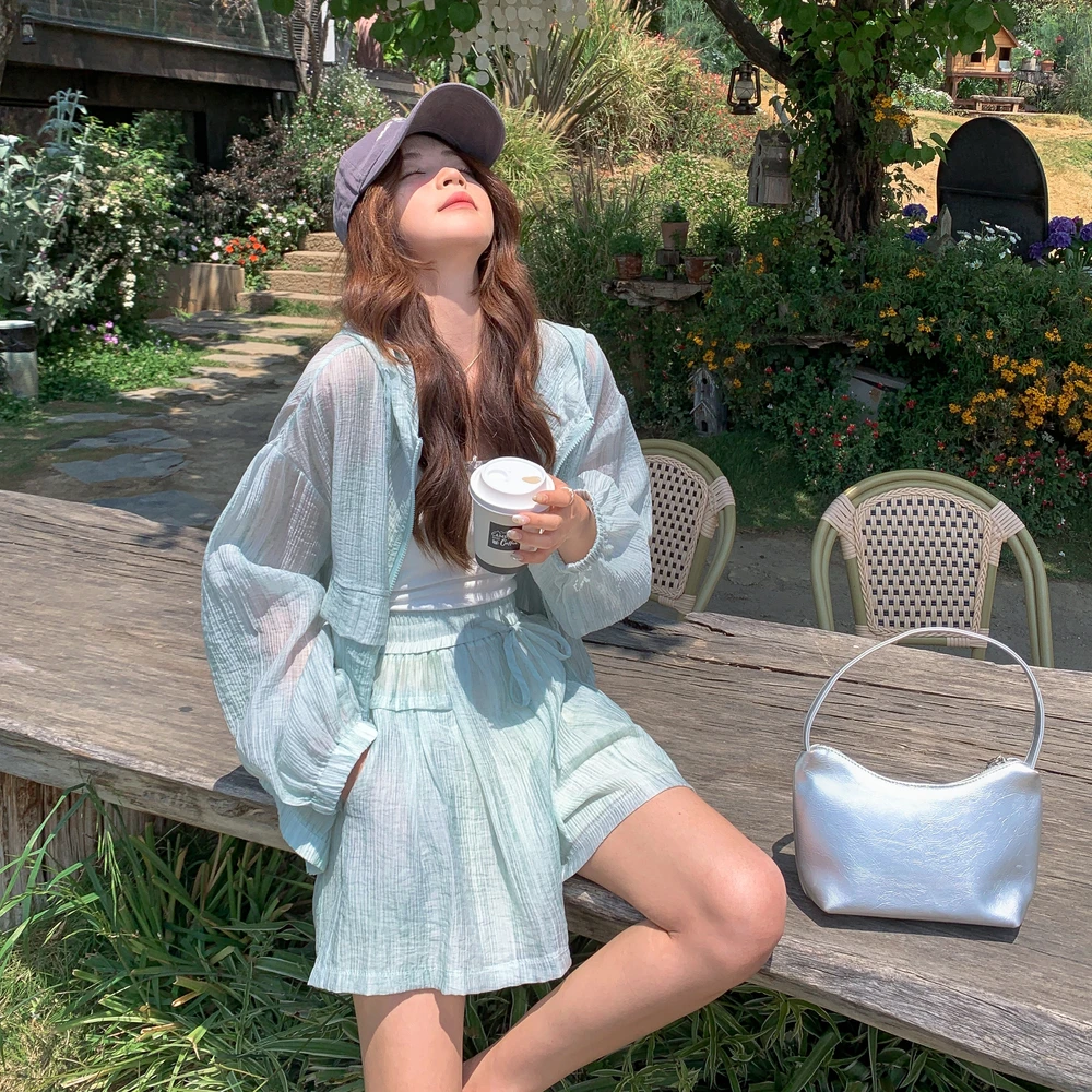 夏季套装女2025新款显瘦减龄慵懒风运动休闲防晒外套短裤两件套