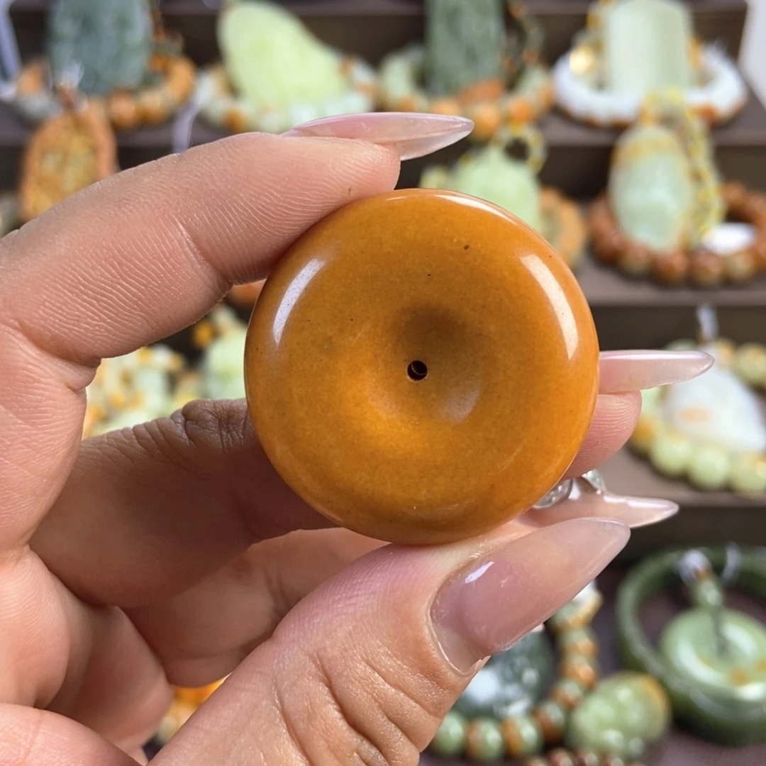 透闪石质玉未镶嵌挂件