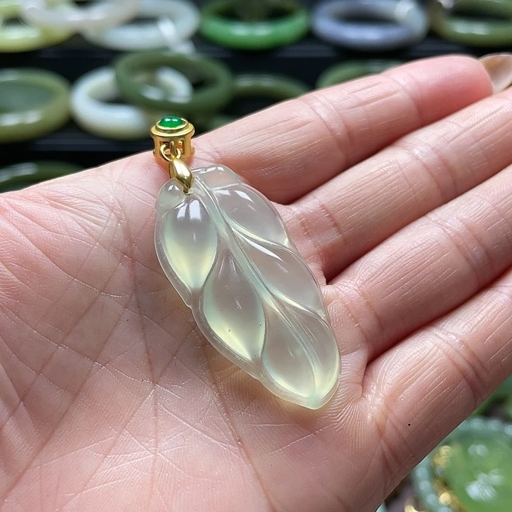 蛇纹石玉未镶嵌颈饰
