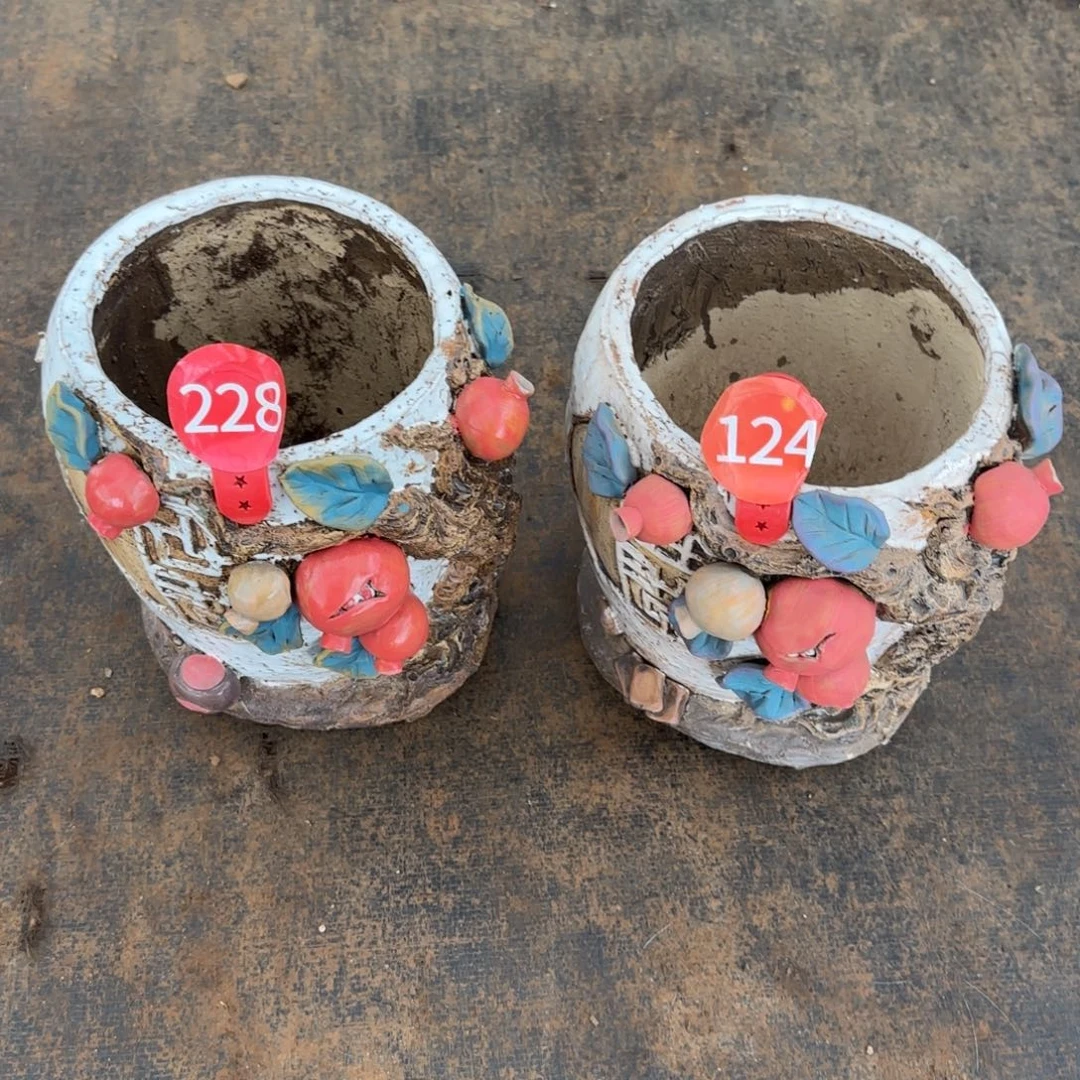 海***燕228。   124。  花盆两个瑕