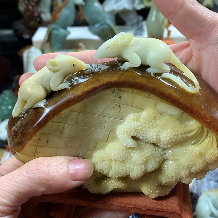 蛇纹石玉手把件未镶嵌范*利